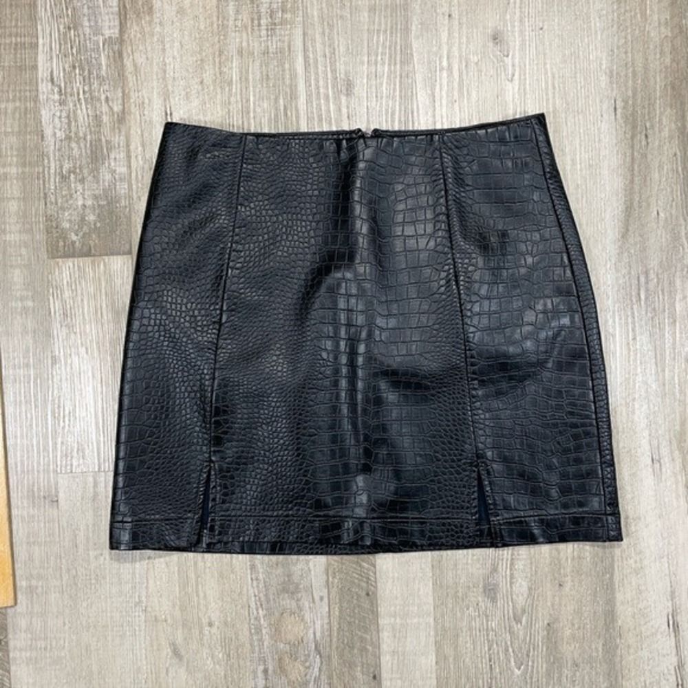 Croc Embossed Faux Leather Mini Skirt W/ M Black Slit Front ALYA LN - Picture 6 of 10